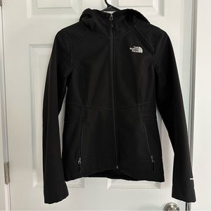 Northface Women’s black Windwall Shelbe Raschel Hoodie